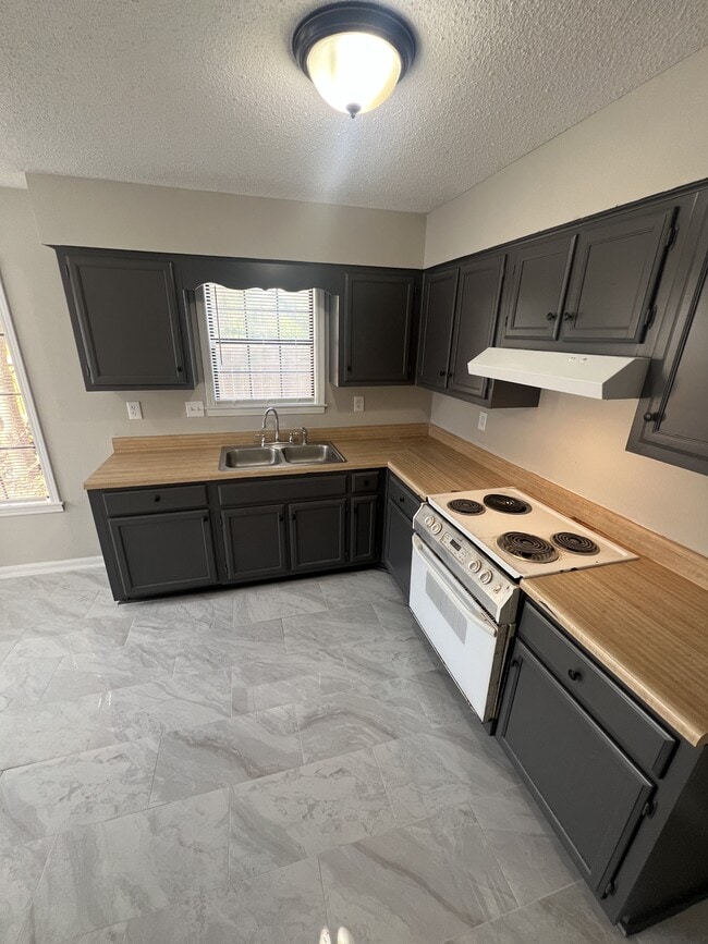 Foto del edificio - 6950 Hillshire Dr