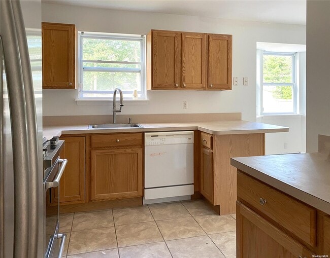 6 Howell Pl, RemsenburgSpeonk, NY 11972 House Rental in Remsenburg