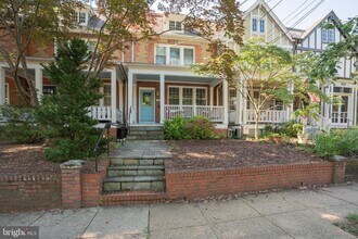 Building Photo - 3822 Beecher St NW