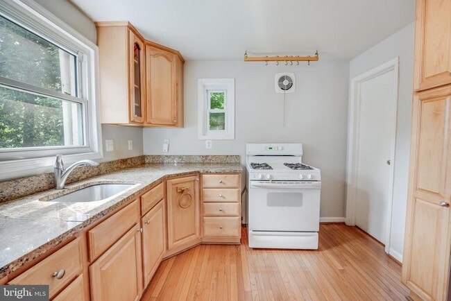 Building Photo - 3325 20th Rd N