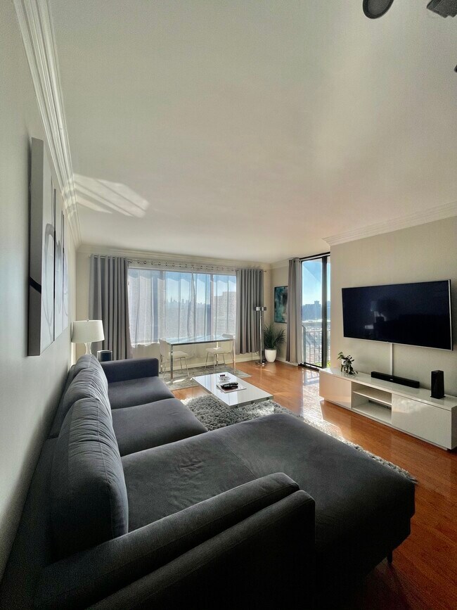 Foto del edificio - 3481 Lakeside Dr NE