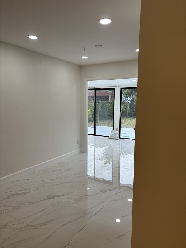 Building Photo - 355 Arlington Rd