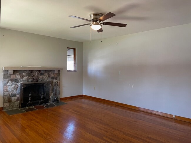 Building Photo - 4517 Lincoln Ave