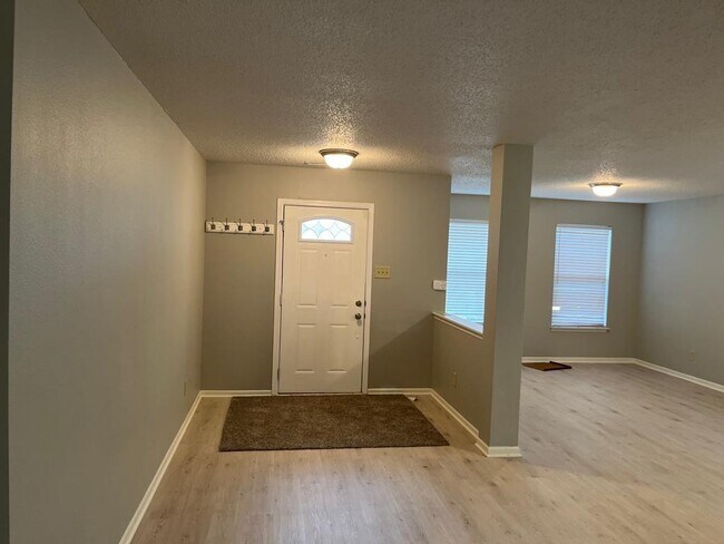 Building Photo - 6848 Tadpole Ct