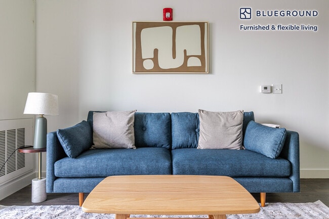 Foto del edificio - 100 N Addison Ave