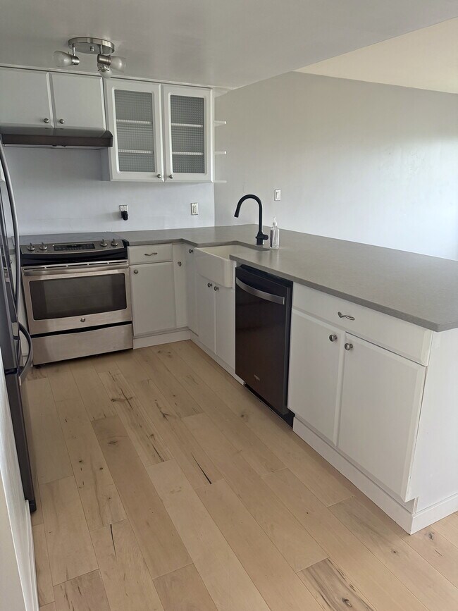 Building Photo - 414 Boulevard