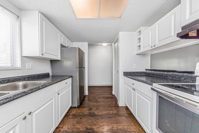 Foto del edificio - 621 99th Ave N