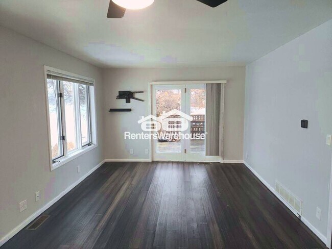 Building Photo - 765 US-63