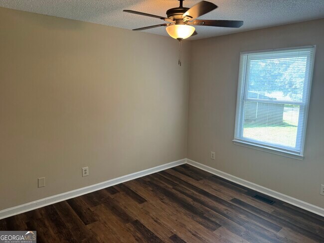 Foto del edificio - 98 Pineview Dr