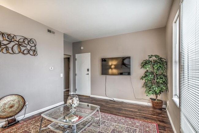 Building Photo - 1646 S 39th St