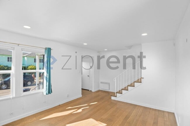 Building Photo - 5914 Mauritania Ave