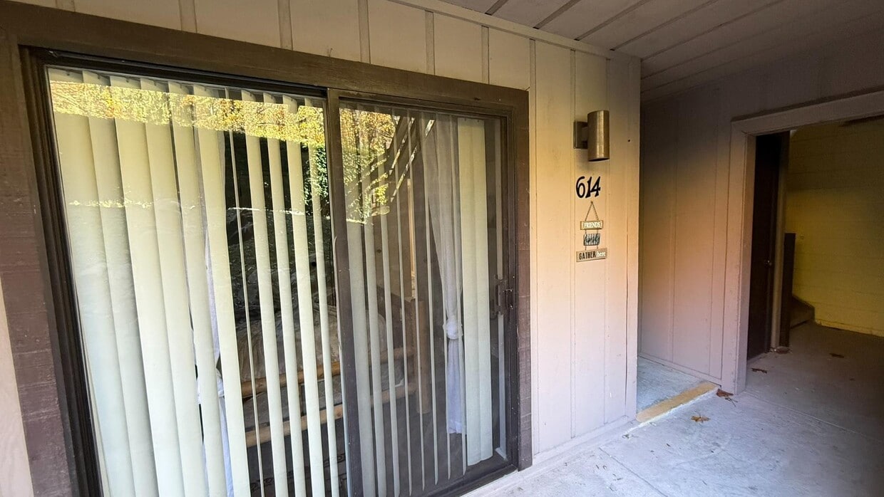 Primary Photo - 1081 Cove Rd