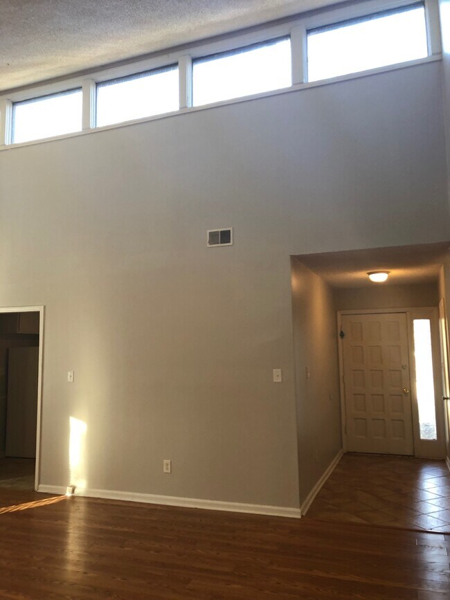 Building Photo - Mint Hill Ranch!