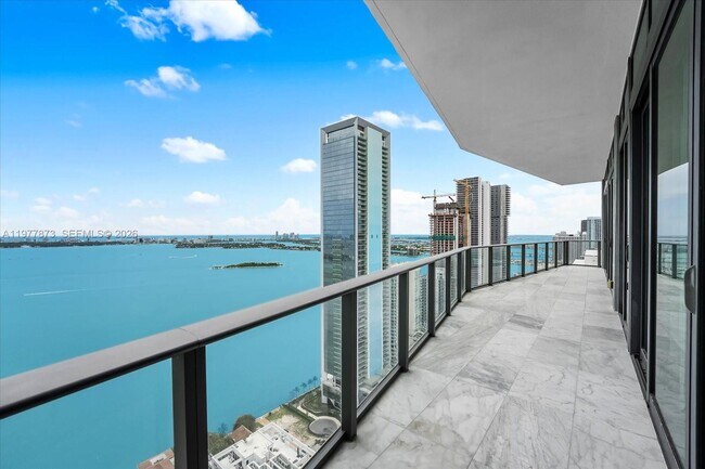 Foto del edificio - 460 NE 28th St