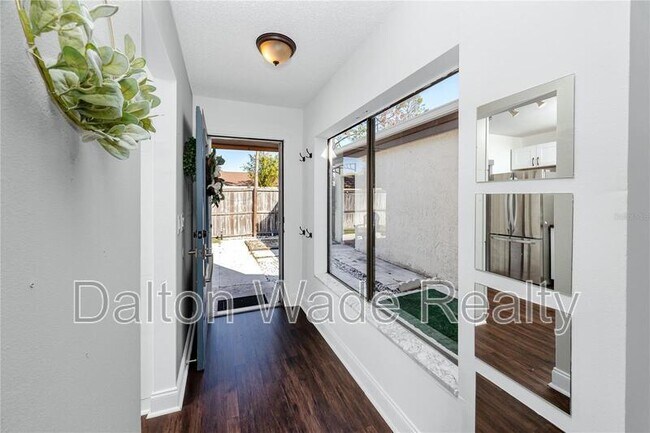 Foto del edificio - 2095 Sunset Point Rd