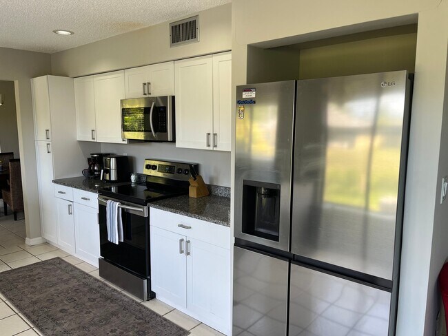 Foto del edificio - 3918 Shady Glen Ln