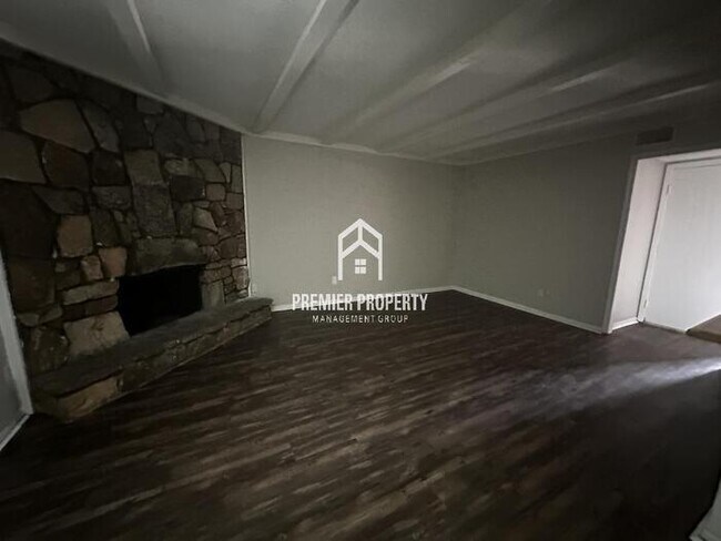 Foto del edificio - 5722 Woodbourne Ct