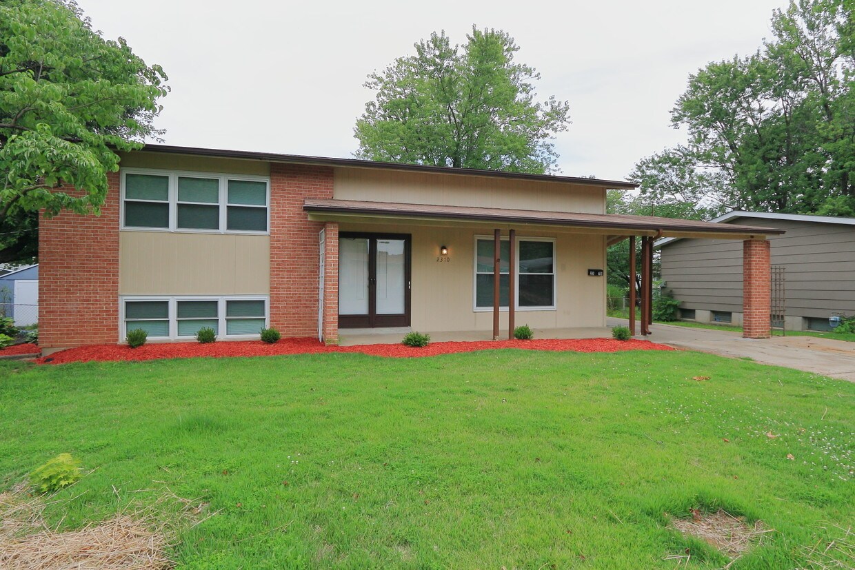 Primary Photo - 2370 Liberty Dr