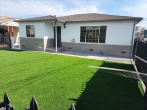 Building Photo - 932 Carob Way