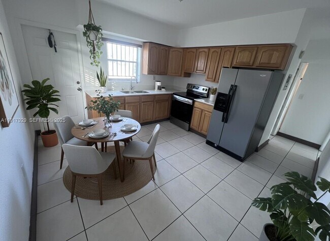 Foto del edificio - 1995 NE 167th St