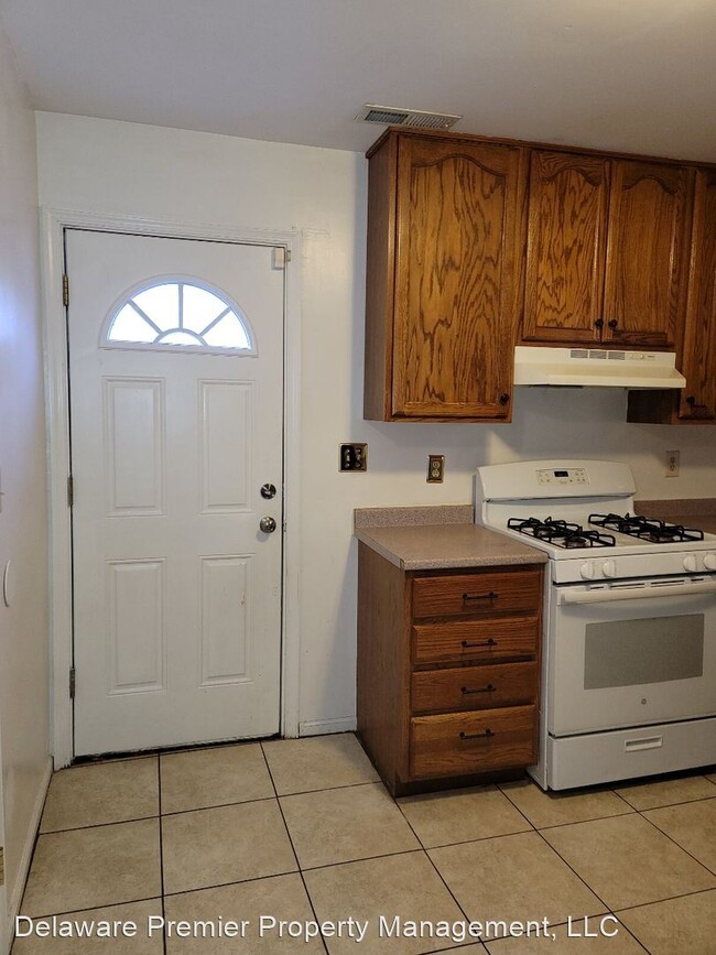 Building Photo - 3 br, 1 bath House - 1209 N Claymont St