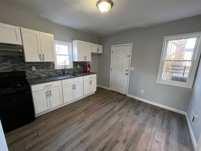 Building Photo - 362 Chadwick Ave