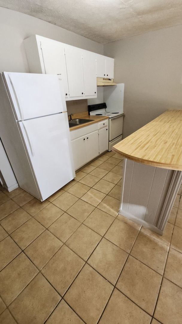 Building Photo - Monthly Paid Rent