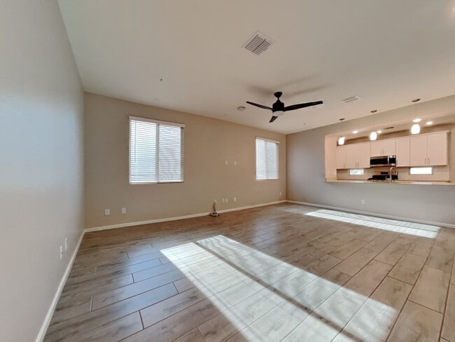 Building Photo - 21266 W Wilshire Dr