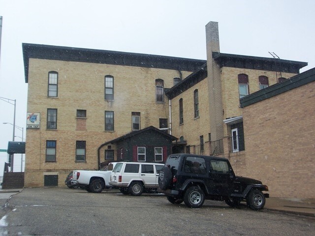 Riverside Apartment Apartments Mchenry Il Home Illinois Mchenry Riverside Apartment Primary Photo