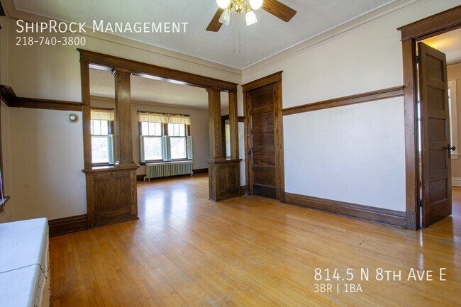 Building Photo - 814.5 N 8th Ave E