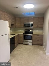 Building Photo - 104 Tulip Ave