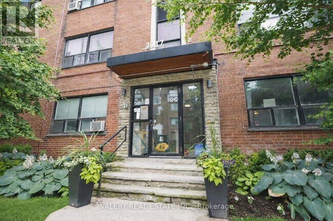 Photo du bâtiment - 3015 Queen St E