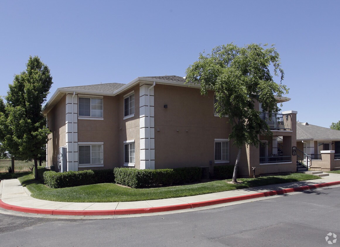 Foto principal - East Linda Gardens Apartments