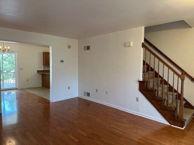 Foto del edificio - 267 Acorn Cir