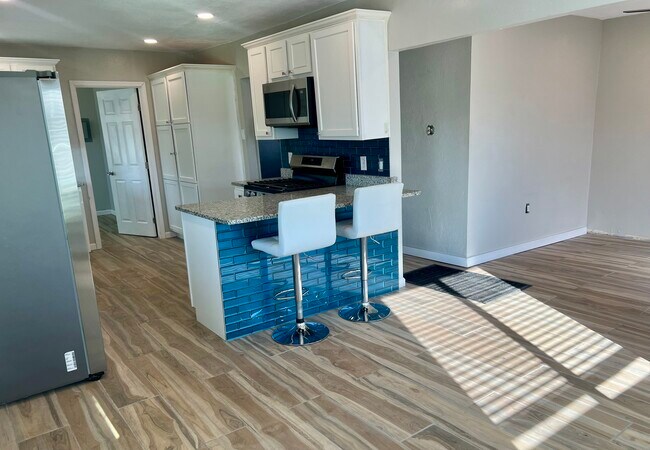 Foto del edificio - 915 Iron Ave SW