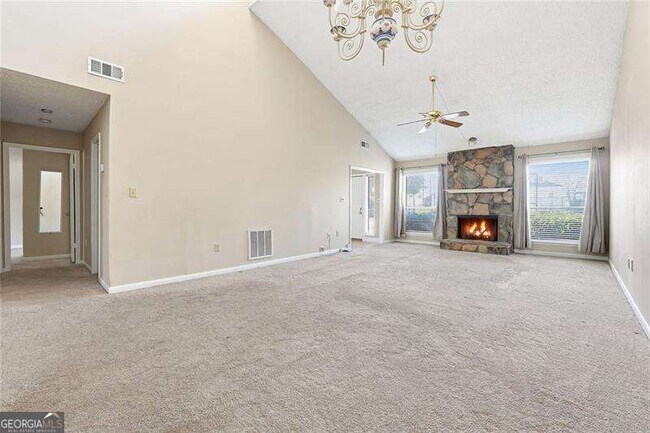 Building Photo - 813 Serramonte Dr
