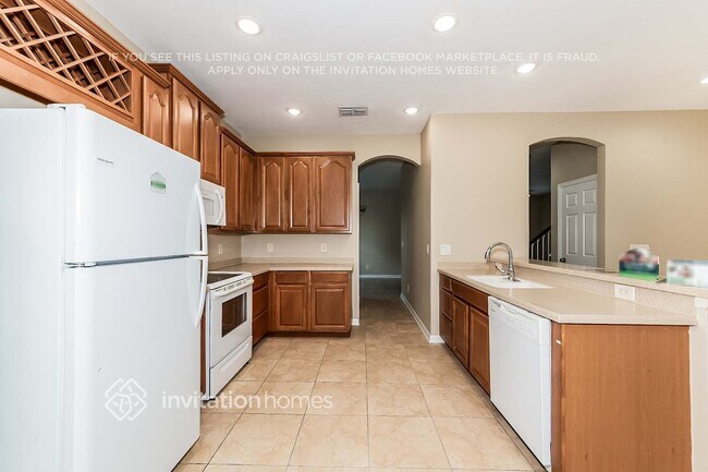 Building Photo - 10229 36th Ct E