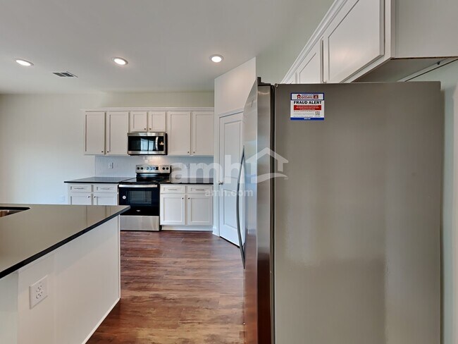 Foto del edificio - 312 Willow Ln