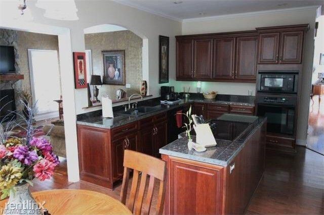 Foto del edificio - 6 br, 4.5 bath House - 680 Highland View Ln