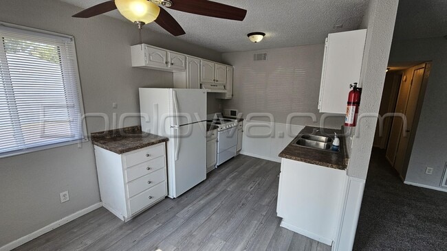 Building Photo - 1224 O Ave Pl NE