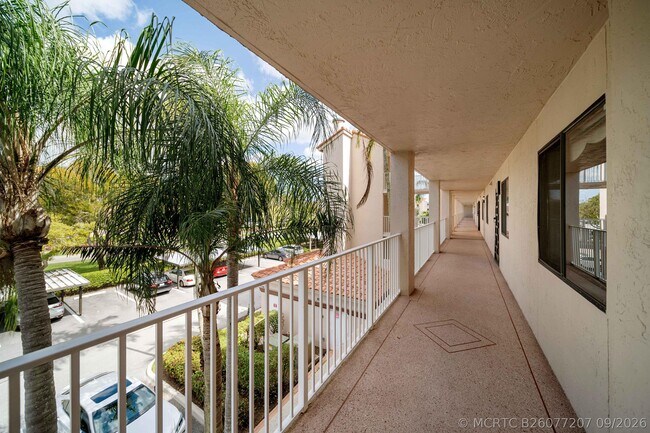 Foto del edificio - 6037 Pointe Regal Cir