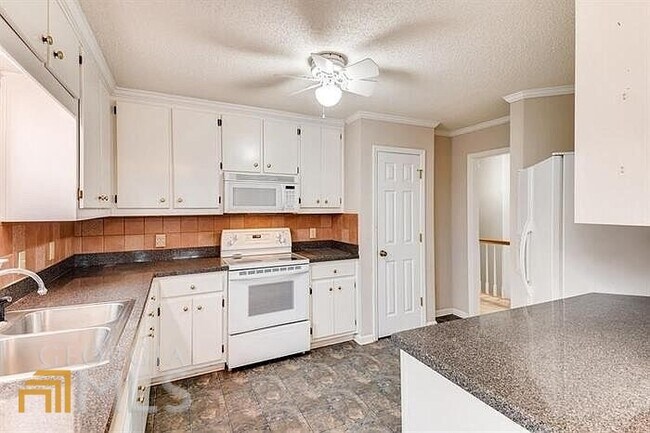 Building Photo - 77 Strathmore Dr