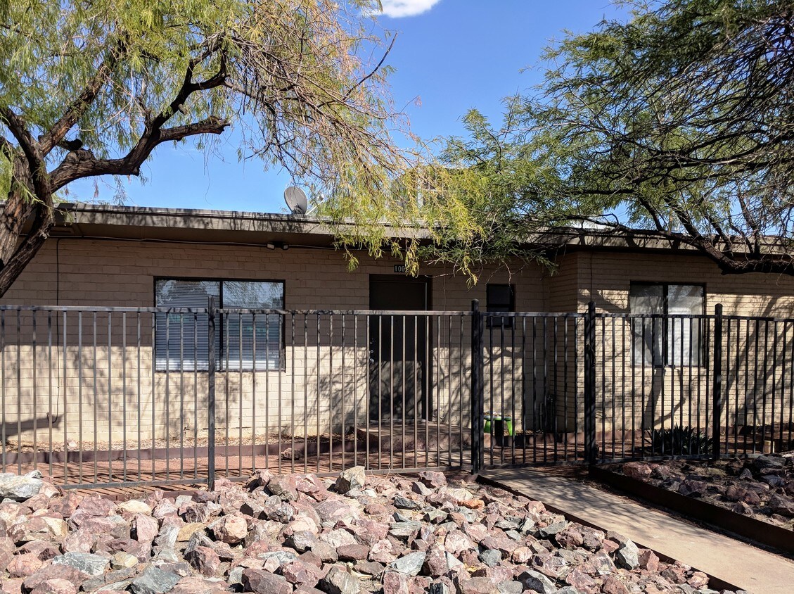 Primary Photo - 1001 N 13th Ave