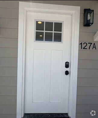 Building Photo - 127 W Valencia Dr
