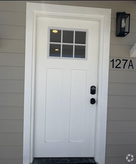 Building Photo - 127 W Valencia Dr