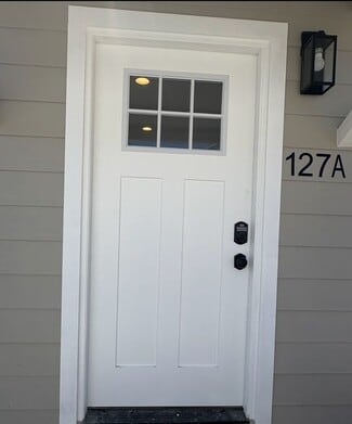Building Photo - 127 W Valencia Dr