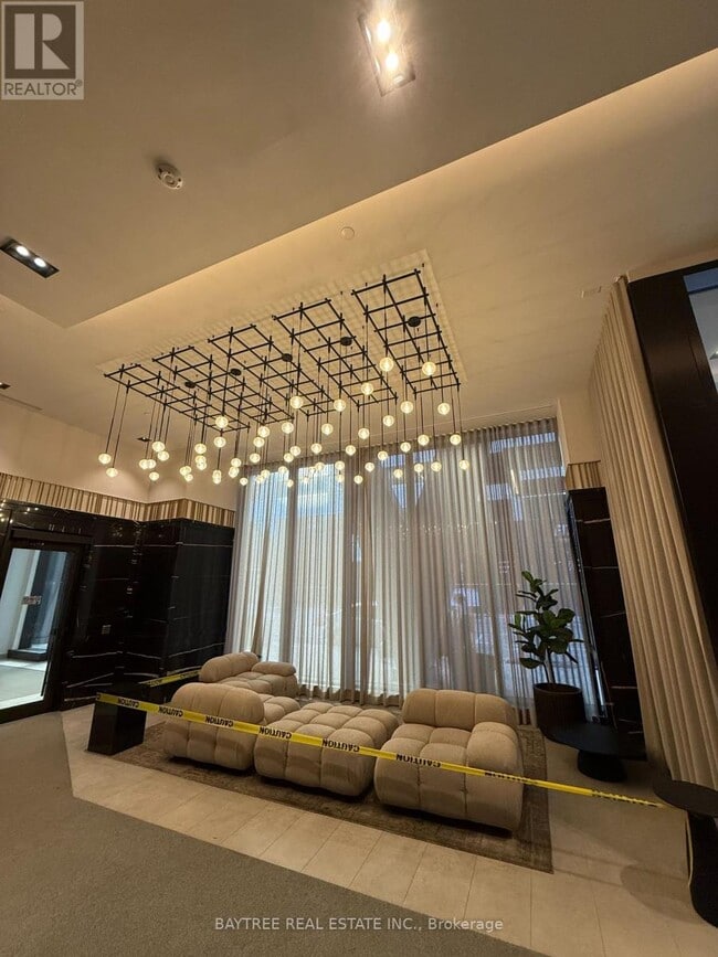 Building Photo - 108 Peter St