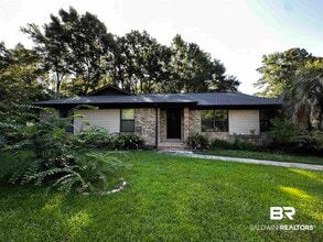 Building Photo - 106 Lively Cir
