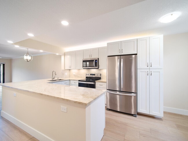 Building Photo - 1101 Pinecrest Cir