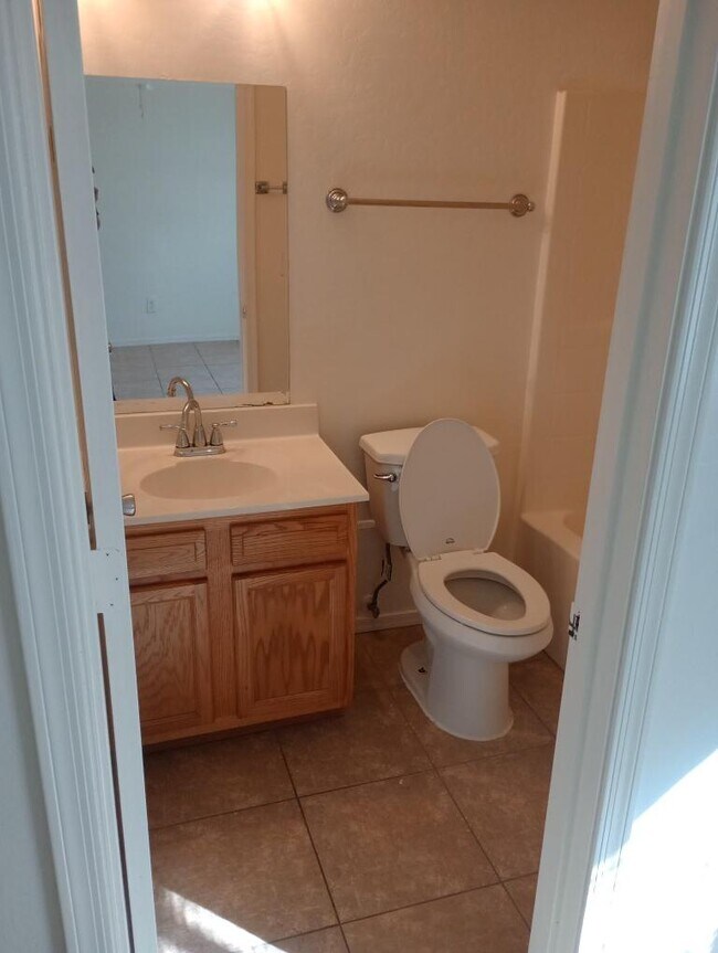 Foto del edificio - N Montezuma Dr